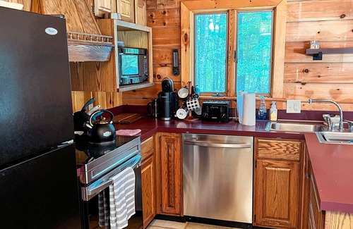 Wilmington Cabin | Log Cabin w/Hot Tub - close to Whiteface