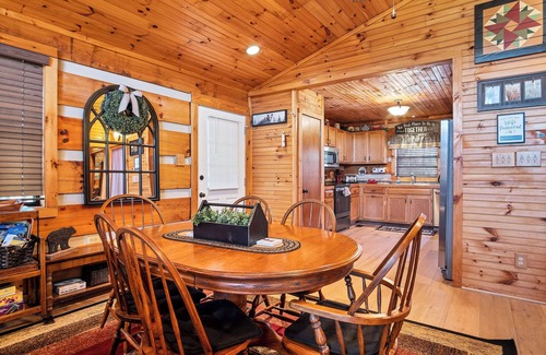 Townsend Cabin | Log Cabin with 3BR, Hot Tub, Fire Ring, Game Room, Mtn Views, Wifi & Pool Access