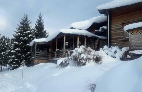 Hohentauern House | Log cabin with breathtaking mountain views through the changing seasons