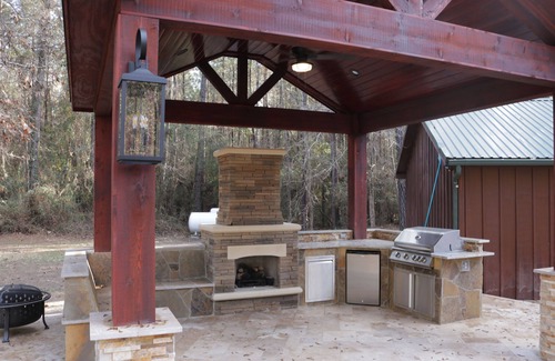 Conroe Cabin | Log Cabin With Trails/Pool/Game Room/Acreage/Near Houston