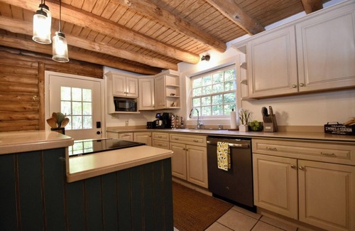 St. Michaels Cabin | Log Cabin, Woodland Retreat, Family & Pet-Friendly-St. Michaels