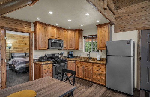 Orderville Cabin | Log Cabin Zion Retreat| Where Milky Way Meets Zion