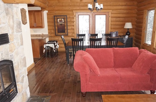 Labelle Ski Chalet | Log Cottage: 4 bedrooms, 3 bathrooms, Hot tub, Internet - 30 min Mont Tremblant