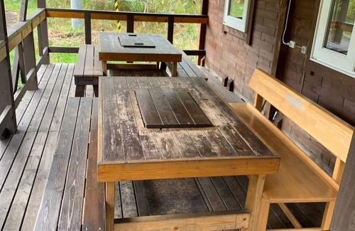 Niseko House | Log Cottage in a Hideaway Forest with BBQ deck big screen projector ready/Isoya-gun Hokkaidō