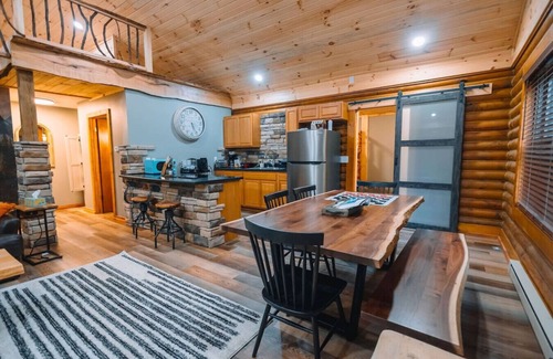 Danville Cabin | Log Haus- Cabin in Amish Country