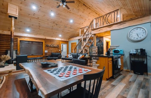 Danville Cabin | Log Haus- Cabin in Amish Country