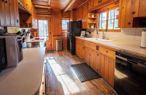 Indian Hills Cabin | ★ Log Haven ★ Red Rocks ★ Game Room ★ Easy Denver Access ★