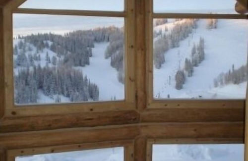 Powder Mountain House | Log Heaven Amazing Views Ski In from new Lightning Ridge Lift. Easy Road Access