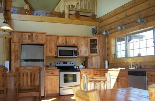 Bozeman House | Log Home in Beautiful Country Setting - Minutes from Bozeman!