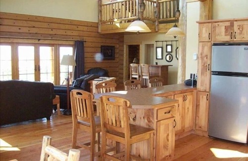 Bozeman House | Log Home in Beautiful Country Setting - Minutes from Bozeman!