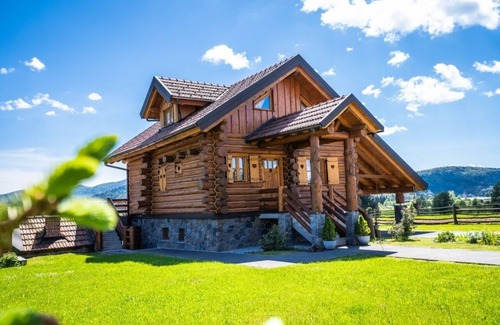 Ravna Gora Cottage | Log Home Mountain Mama - Charming Wooden Cottage with Wellness Amenities