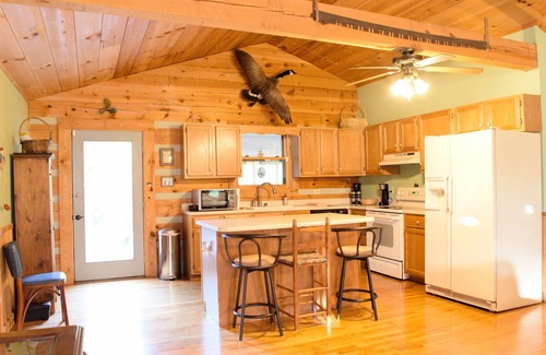 Knoxville House | Log home on 50 acres. Private, convenient, beautiful. A little bit of paradise.