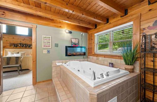 Dry Ridge House | Log Home on Williamstown Lake - Near Ark