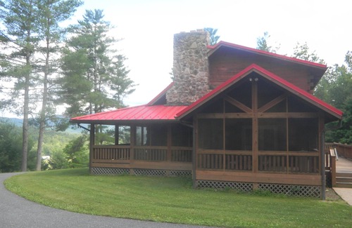 West Augusta House | Log Home Retreat On Picturesque Private Farm