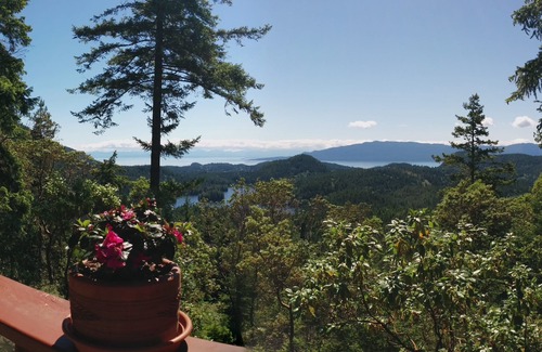 Sunshine Coast House | Log Home, spectacular views,situated, area surrounded by lakesnBC Reg#H096682329