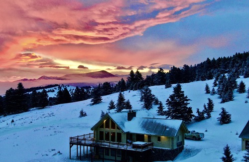 Bozeman House | Log Home, Stunning Views, Smart Tech Galore & Hot Tub on 23 Acres