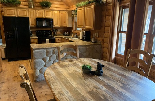 Apple River House | Log Home w/hot tub in Apple Canyon Lake