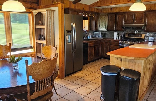 Millerton House | Log Home w/Mtn & Lake View- Central Air, Fiber Internet, Covered Porch, Firepit