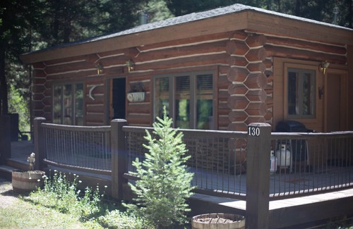 Darby House | Log Home with HUGE deck and riverfront access! Near set of YELLOWSTONE :)