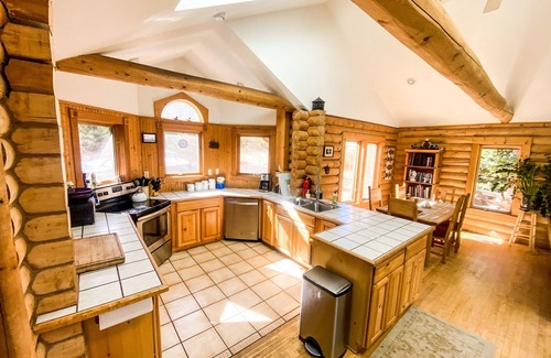 Black Hawk Cabin | Log Home with Mountain Views and Hot Tub on 2 Acres