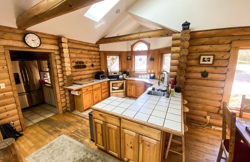 Black Hawk Cabin | Log Home with Mountain Views and Hot Tub on 2 Acres