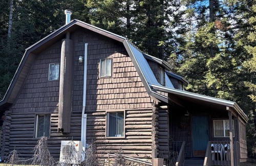 Cataldo Cabin | Log House on acreage, 30 min east of Coeur d’ Alene near Rose Lake and Medimont