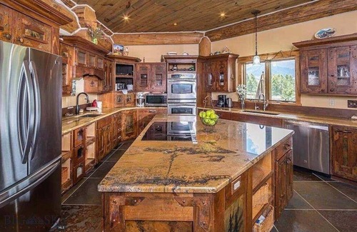 Gardiner Cabin | Log Lodge, Family friendly, near Yellowstone Park on our private ranch