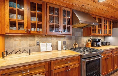 Ely Cottage | Log Lodge .