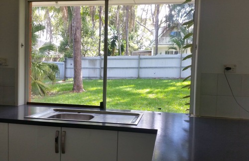 Eagleby House | Logan Hospital Dreamworld. Tamborine. upmarket area 3 bed furnished, ask pets.