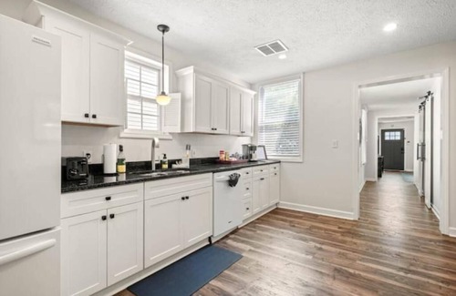 Shelby Park House | Logan Street: Central Location, Renovated w/3 Beds