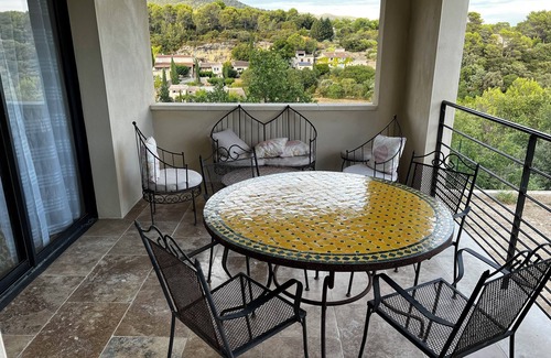 Puget Apartment | Logement au Calme Dans le Luberon