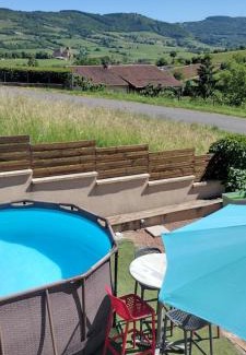 Pierreclos Apartment | logement avec espace exterieur et jolie vue