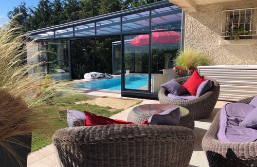 Estivareilles Apartment | Logement Avec Piscine Couverte Chauffée et spa Privatifs, vue Panoramique