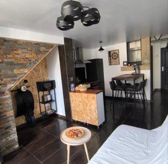 Essert Apartment | Logement avec salle cinéma