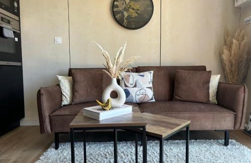 Cornille Apartment | Logement cosy indépendant avec jardin et Parking
