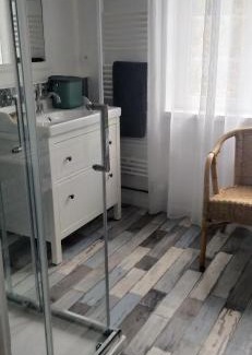 Retournac Bed & Breakfast | logement indépendant attenant à une maison dans grand jardin