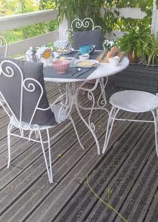 Retournac Bed & Breakfast | logement indépendant attenant à une maison dans grand jardin