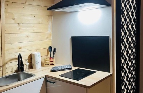 Monts-sur-Guesnes Cabin | Logement Insolite : la Ruche Verte