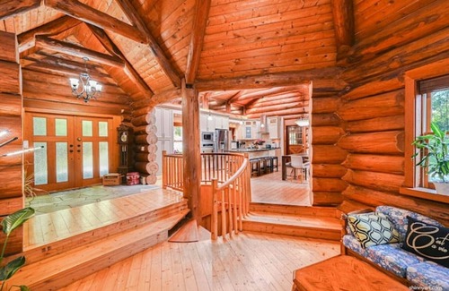 Hatzic Cabin | Loghouse holiday beautiful serenity Journey，4bedrooms