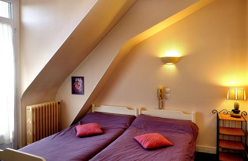 Saint-Martin-le-Beau Hotel | Logis Auberge de la Treille