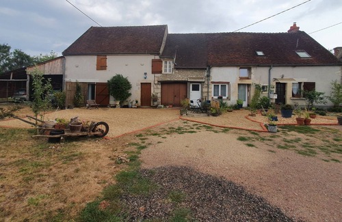 Varennes-les-Narcy House | Logis Côté Jardin
