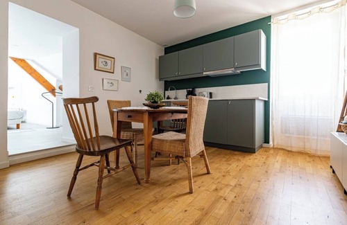 Flavigny-sur-Ozerain Apartment | Logis Colette