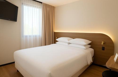 Saint-Cyr-sur-Mer Hotel | Logis Hôtel de Port d'Alon - St Cyr sur Mer