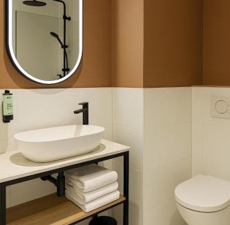 Saint-Cyr-sur-Mer Hotel | Logis Hôtel de Port d'Alon - St Cyr sur Mer