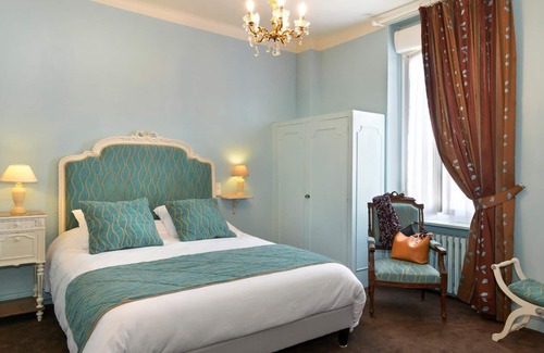 Salbris Hotel | Logis Hôtel du Dauphin