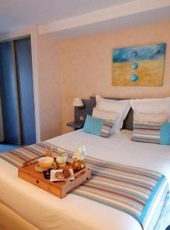 Vernantes Hotel | Logis Hôtel Le Pélican & son restaurant