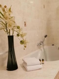 Vernantes Hotel | Logis Hôtel Le Pélican & son restaurant