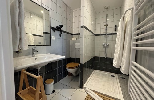 Saujon Hotel | Logis Hôtel Le Richelieu - Royan Atlantique