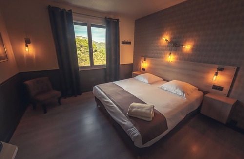 Propiac Hotel | Logis Hôtel Restaurant Le Plantevin