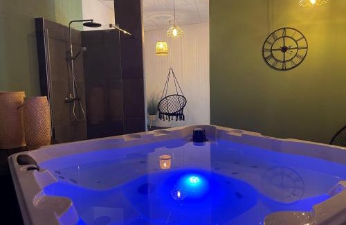 Nebouzat Hotel | Logis Hôtel Volcan Sancy